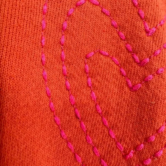 Evereve Sweatshirt Womens SMALL Embroidered Heart Preppy Academia Classiccore - Picture 4 of 11